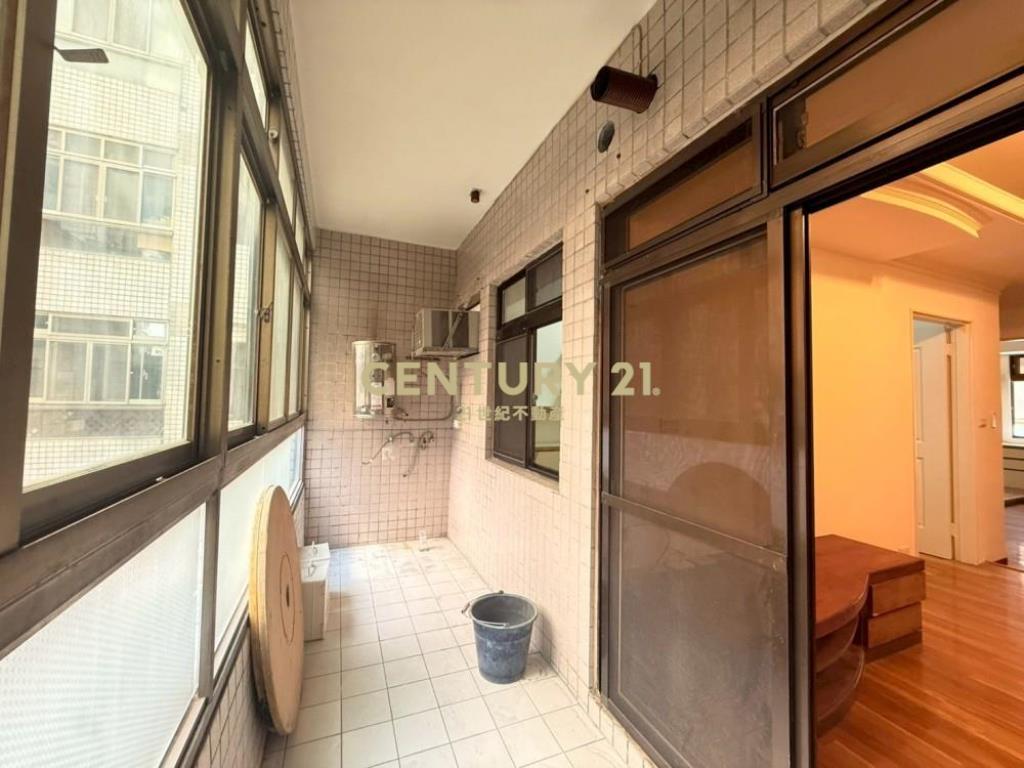 台中房屋-太子世界1-3樓大面寬樓店