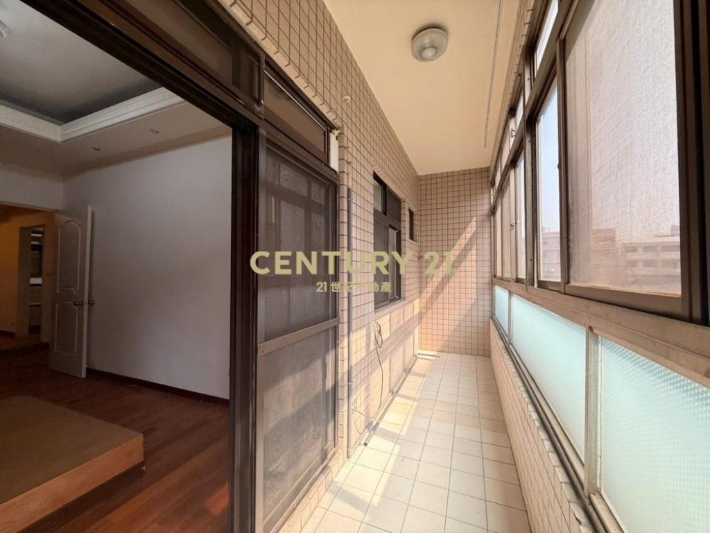 台中房屋-太子世界1-3樓大面寬樓店