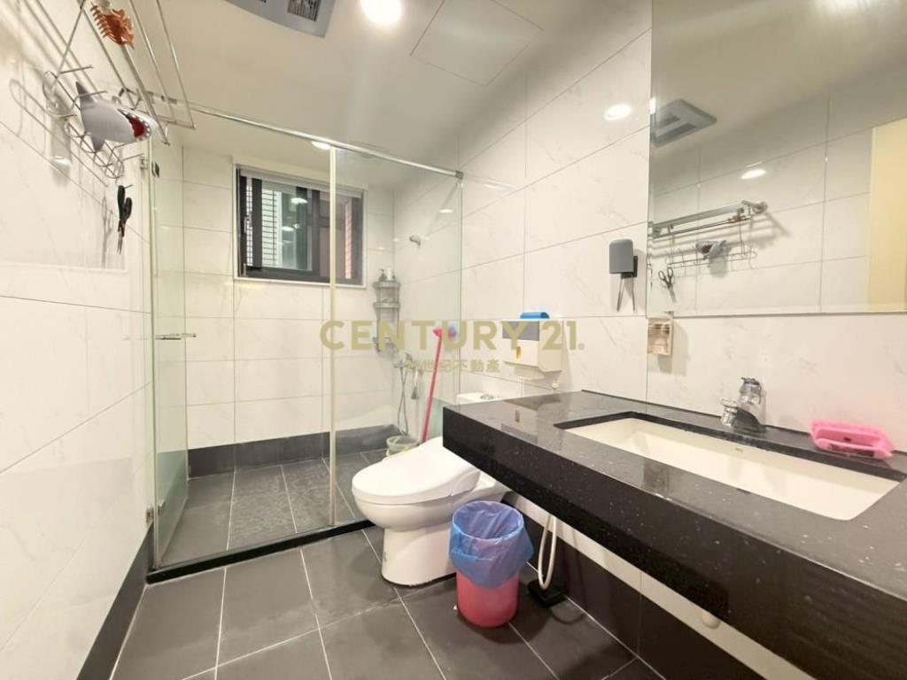 草屯房屋-9年屋碧洲世家五房美別墅