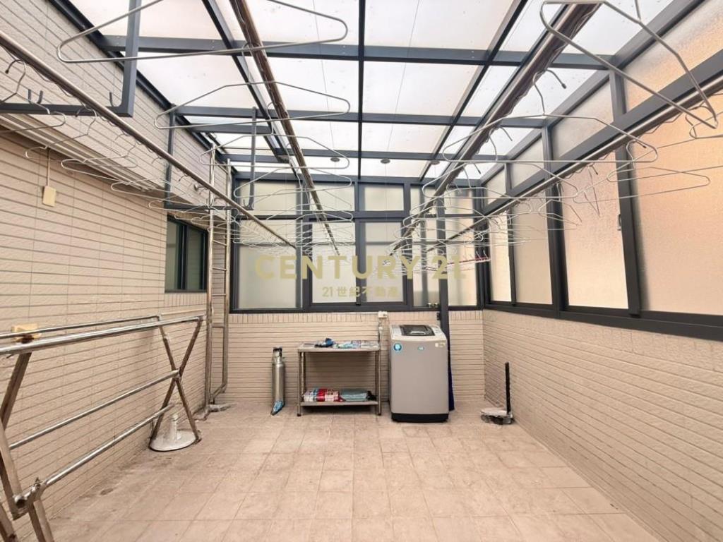 草屯房屋-9年屋碧洲世家五房美別墅