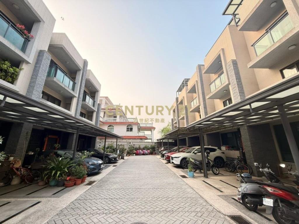 草屯房屋-9年屋碧洲世家五房美別墅