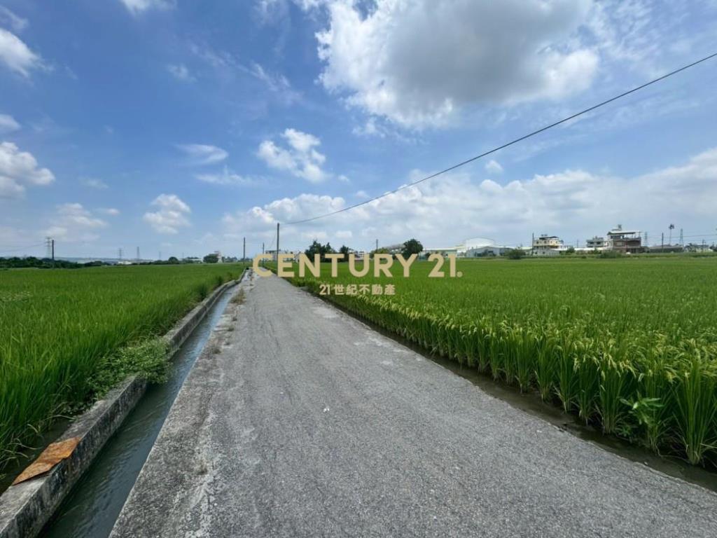 南勢丁台路旁537坪三面路農地