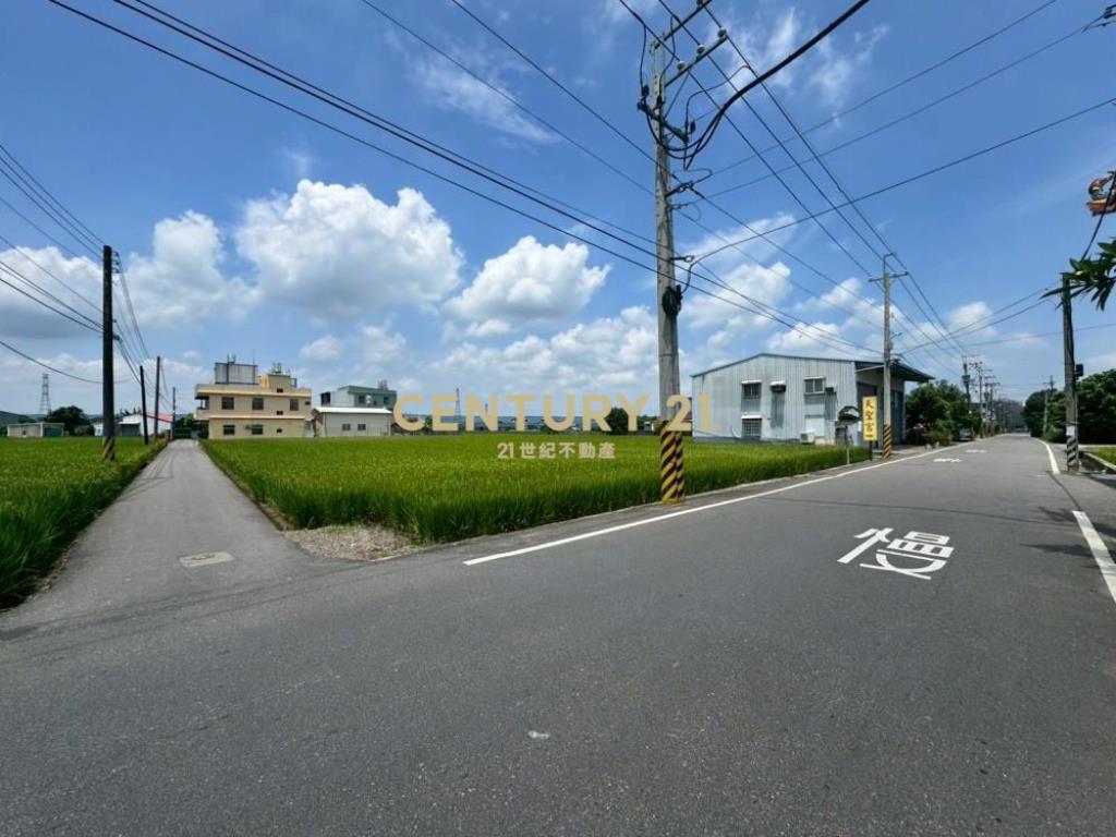 南勢丁台路旁537坪三面路農地
