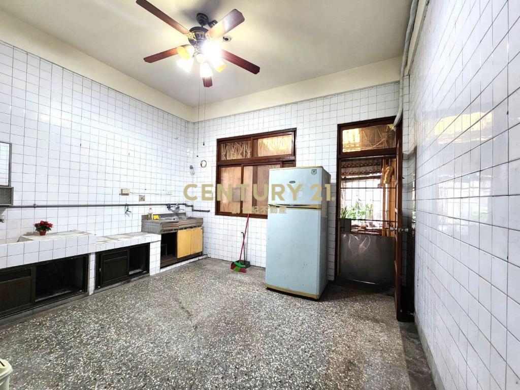 員林市華成市場萬年路店面