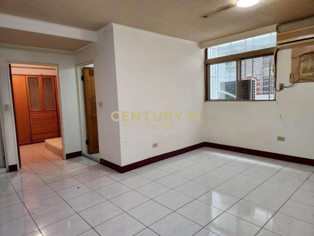 台灣銀行旁(第一寶座)