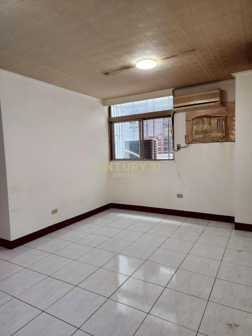 台灣銀行旁(第一寶座)