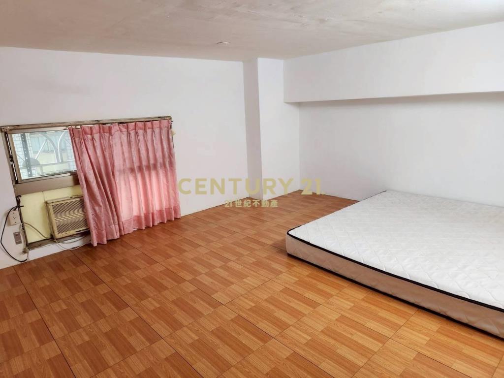 台灣銀行旁(第一寶座)