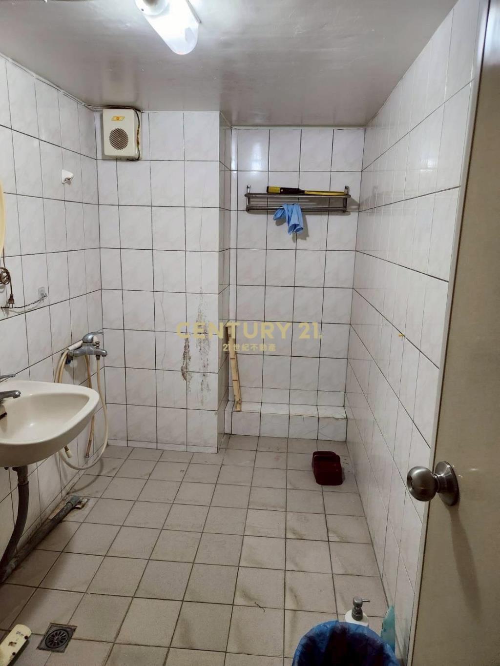 台灣銀行旁(第一寶座)