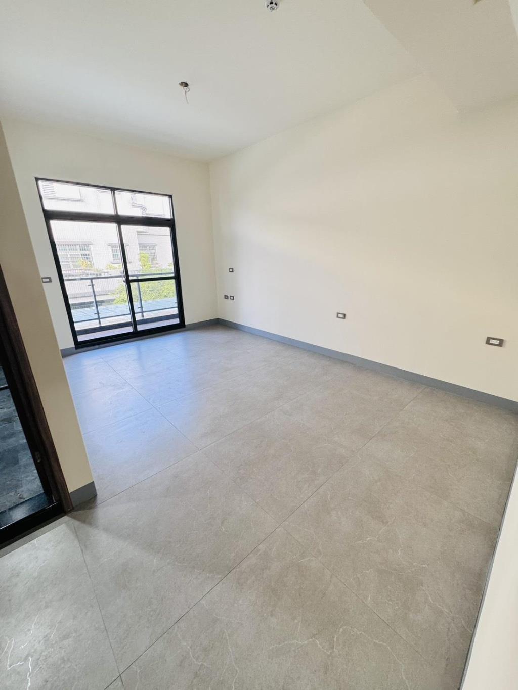 員林東區全新雙車別墅(A2)