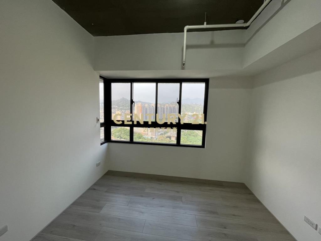 總太共好全新頂樓3房附平面車位