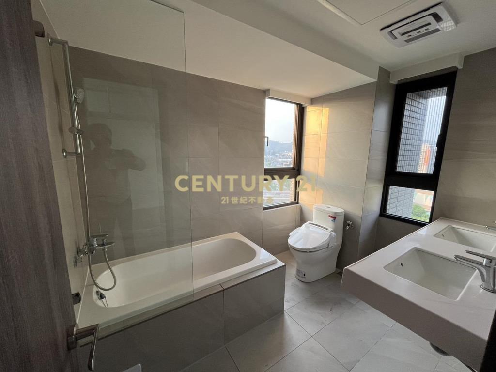 總太共好全新頂樓3房附平面車位