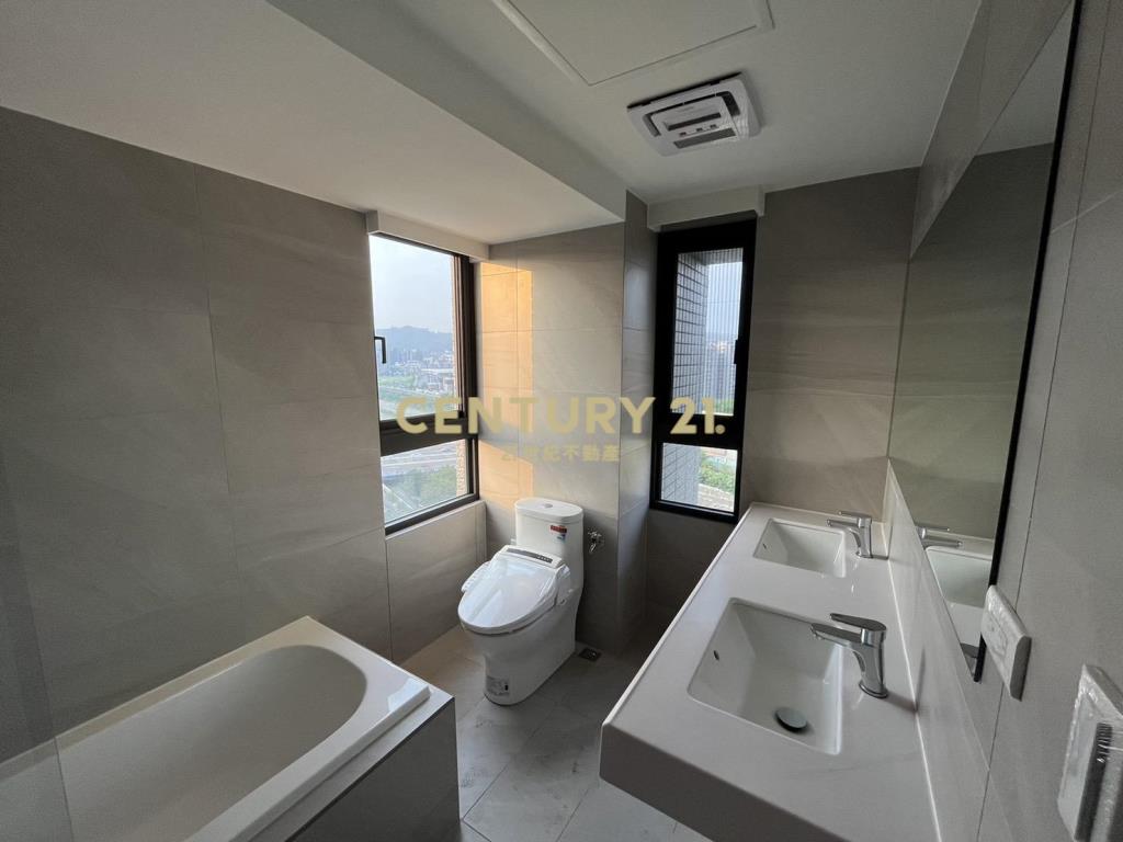 總太共好全新頂樓3房附平面車位