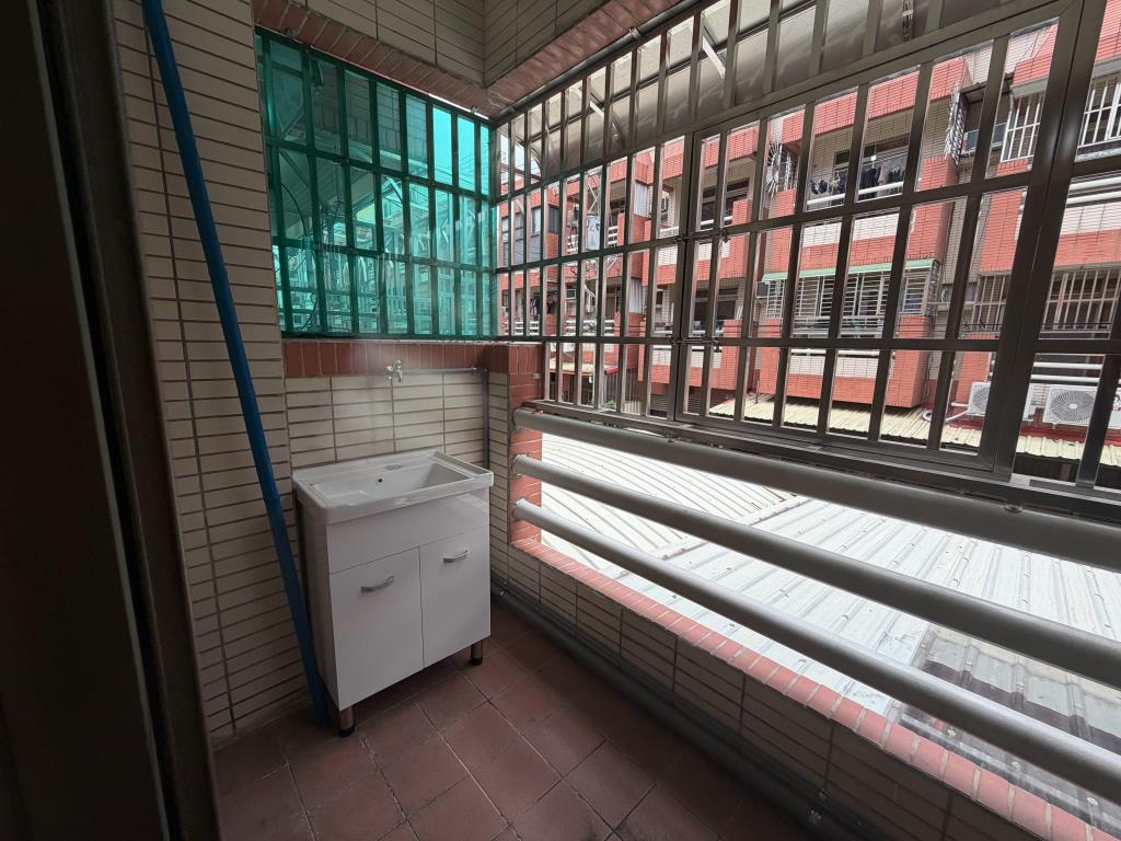 員林全新整理車庫透天