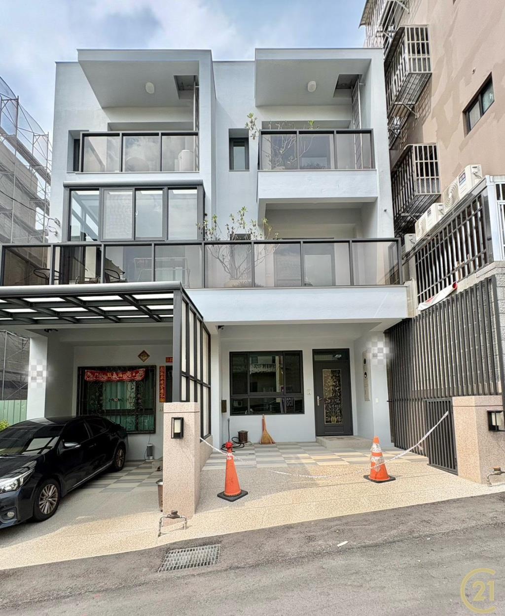 大葉大學全新完工車庫美墅