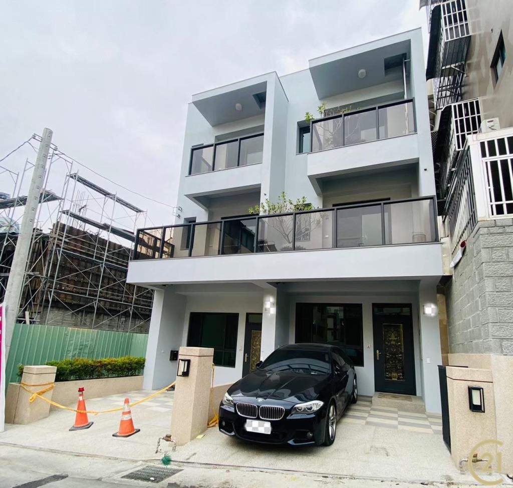 大葉大學全新完工車庫美墅