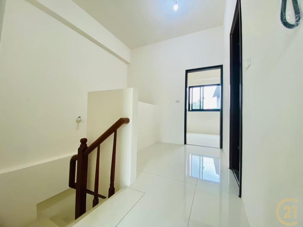 大葉大學全新完工車庫美墅