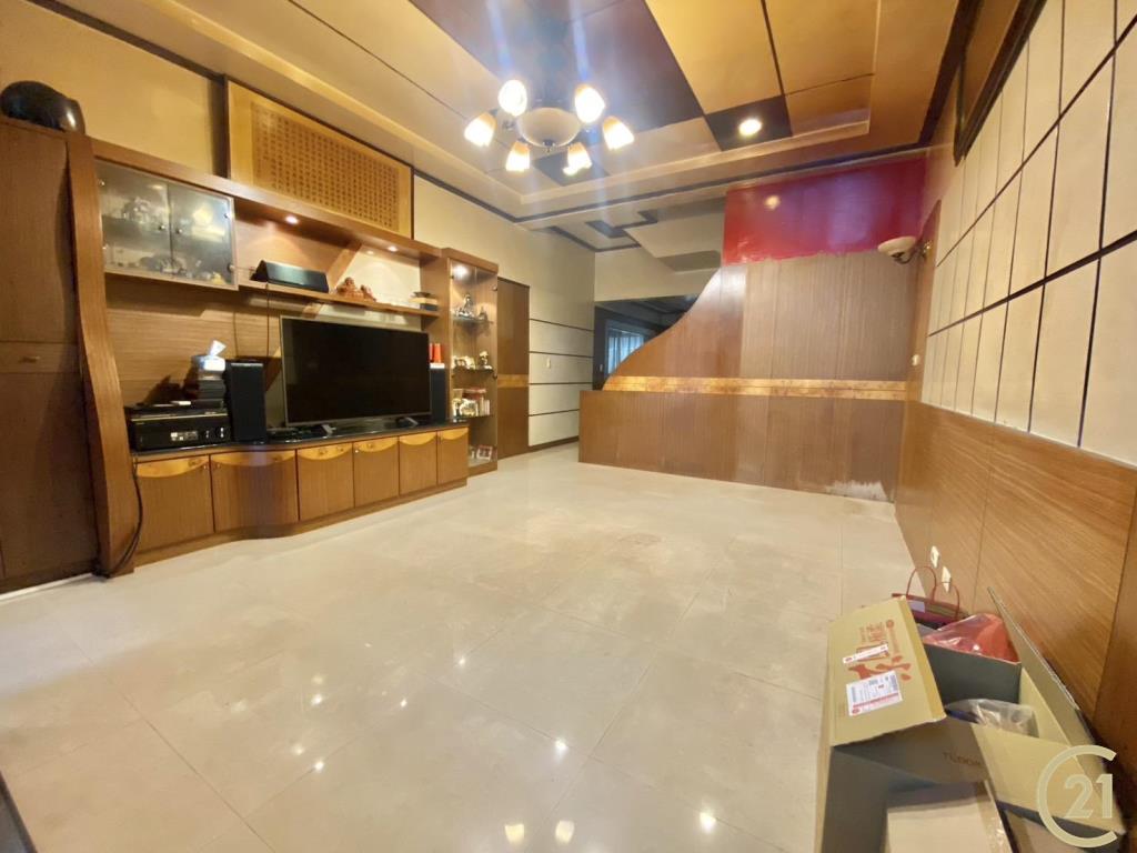 正五期商圈門前車庫美墅