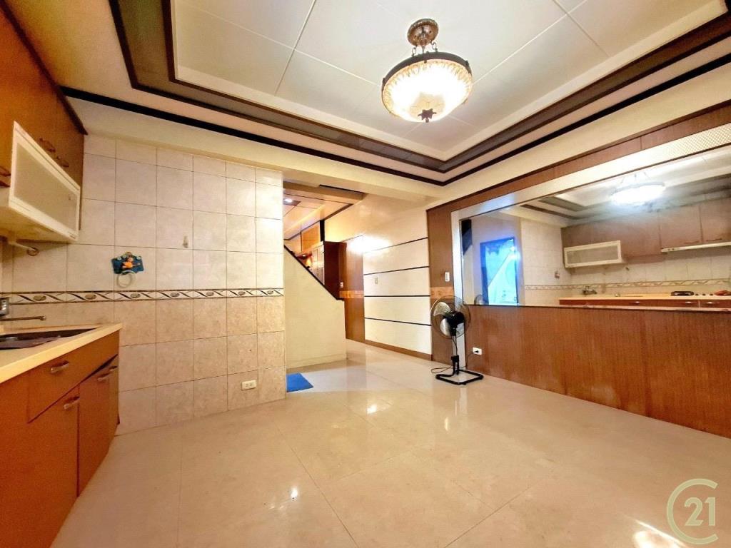 正五期商圈門前車庫美墅