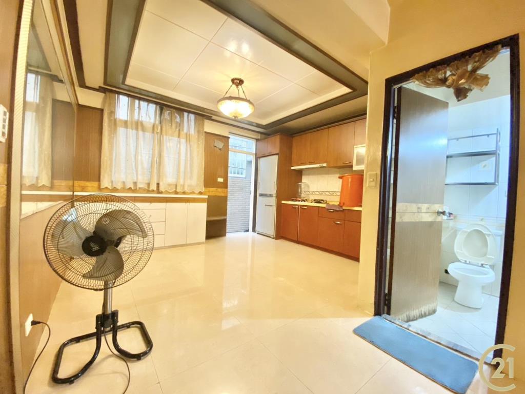 正五期商圈門前車庫美墅