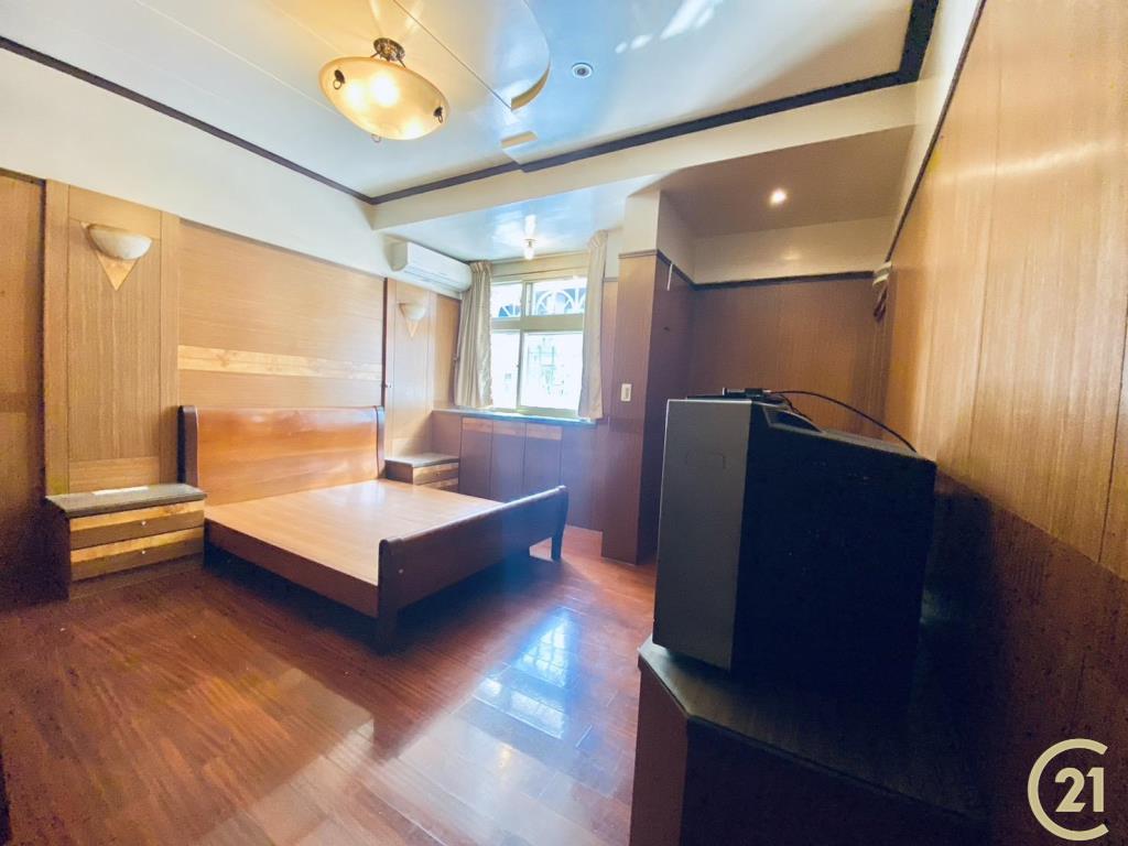 正五期商圈門前車庫美墅