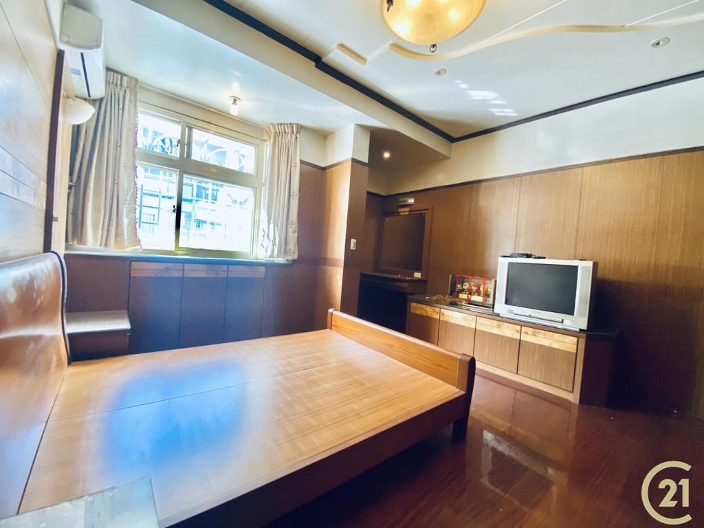 正五期商圈門前車庫美墅