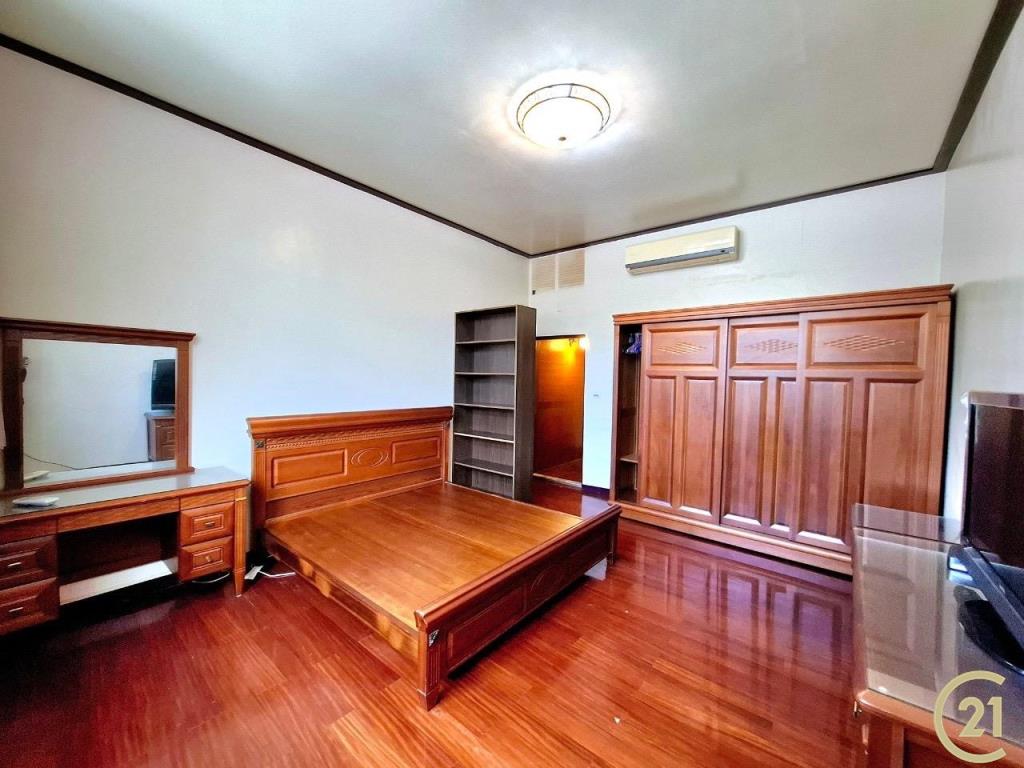 正五期商圈門前車庫美墅