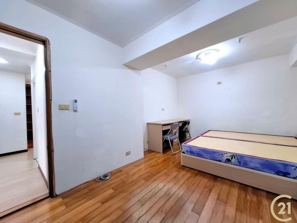 南區學府商圈國圖館高樓層四房平車