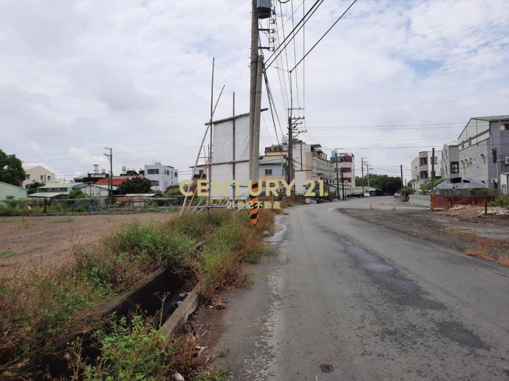 善化鄉村雙臨路大面寬150米農地