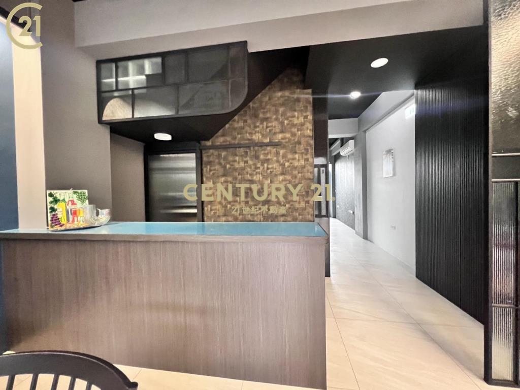 安平港美式民宿風電梯別墅