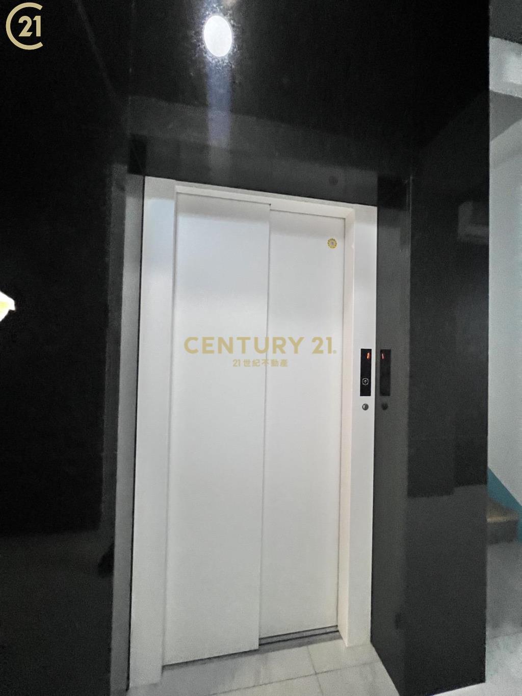 安平港美式民宿風電梯別墅