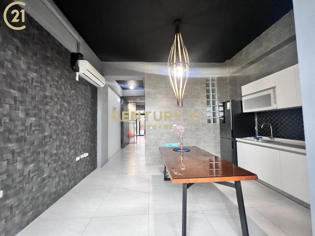 安平港美式民宿風電梯別墅