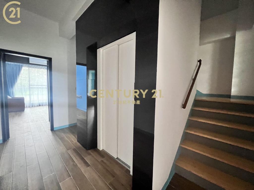 安平港美式民宿風電梯別墅