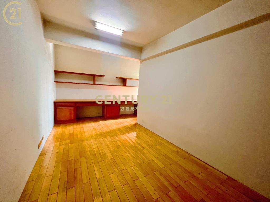 麻豆美的世界挑高車墅