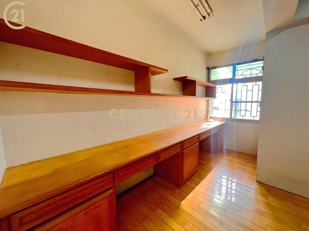 麻豆美的世界挑高車墅