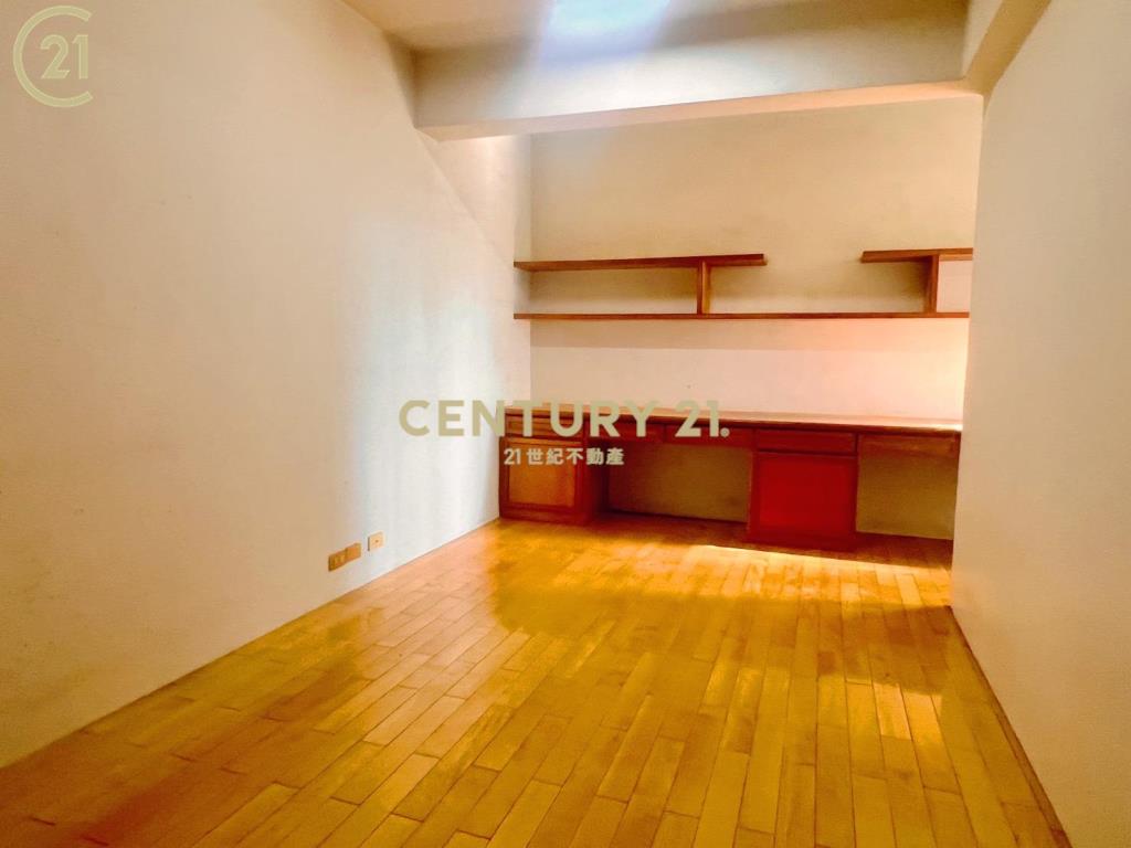 麻豆美的世界挑高車墅