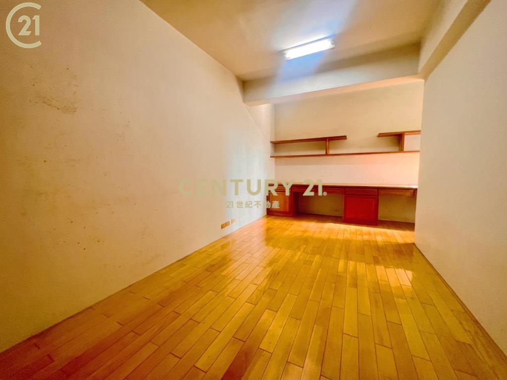 麻豆美的世界挑高車墅