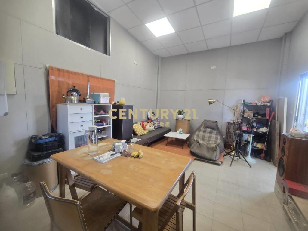 七股大路旁有水電農地