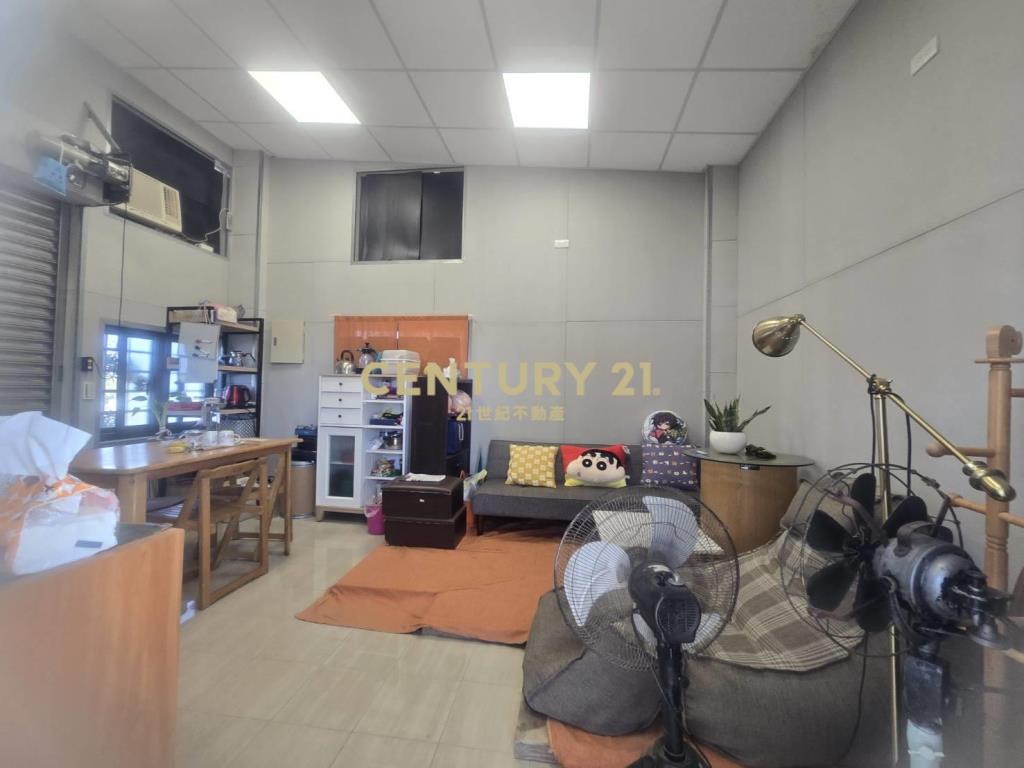 七股大路旁有水電農地