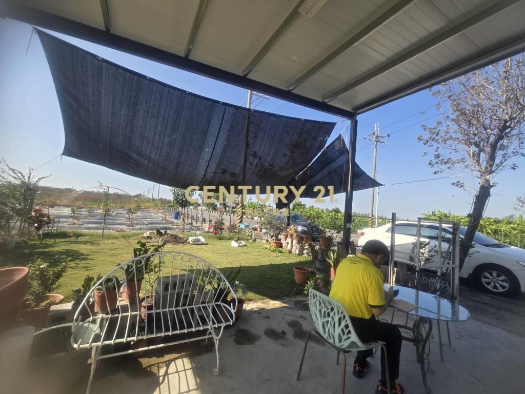 七股大路旁有水電農地