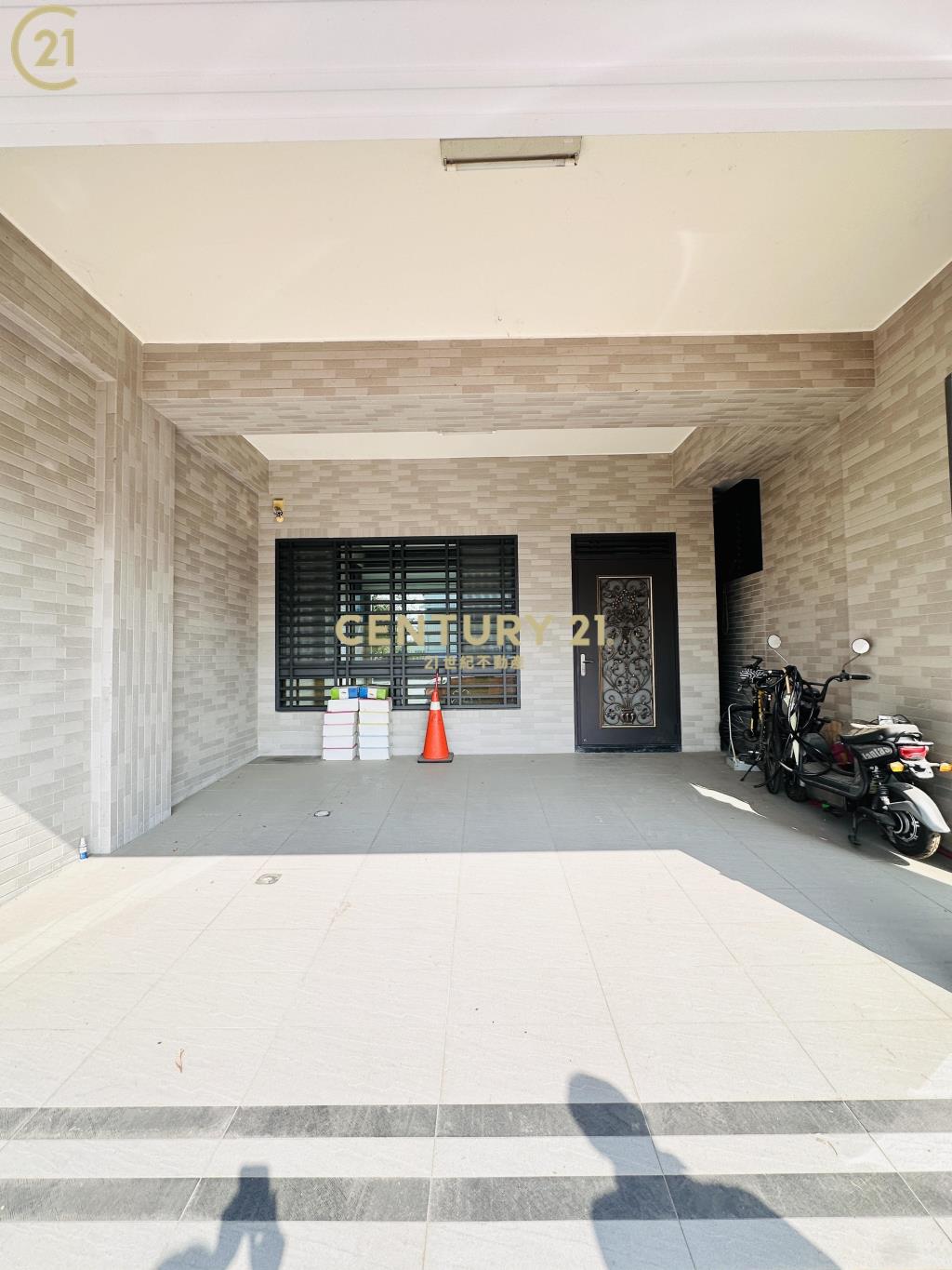 麻豆新生南路臻品２車墅