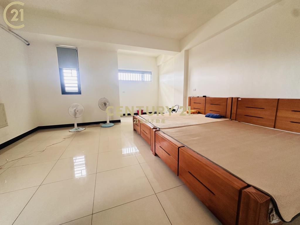 麻豆新生南路臻品２車墅