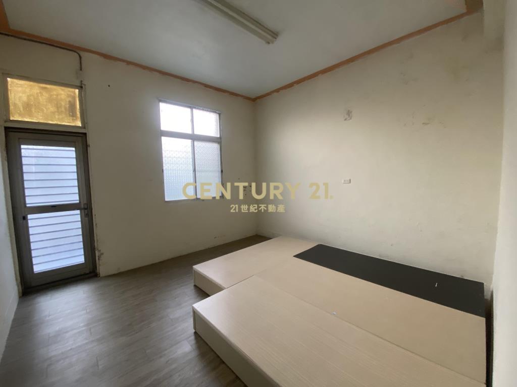 善化全聯旁5房店住