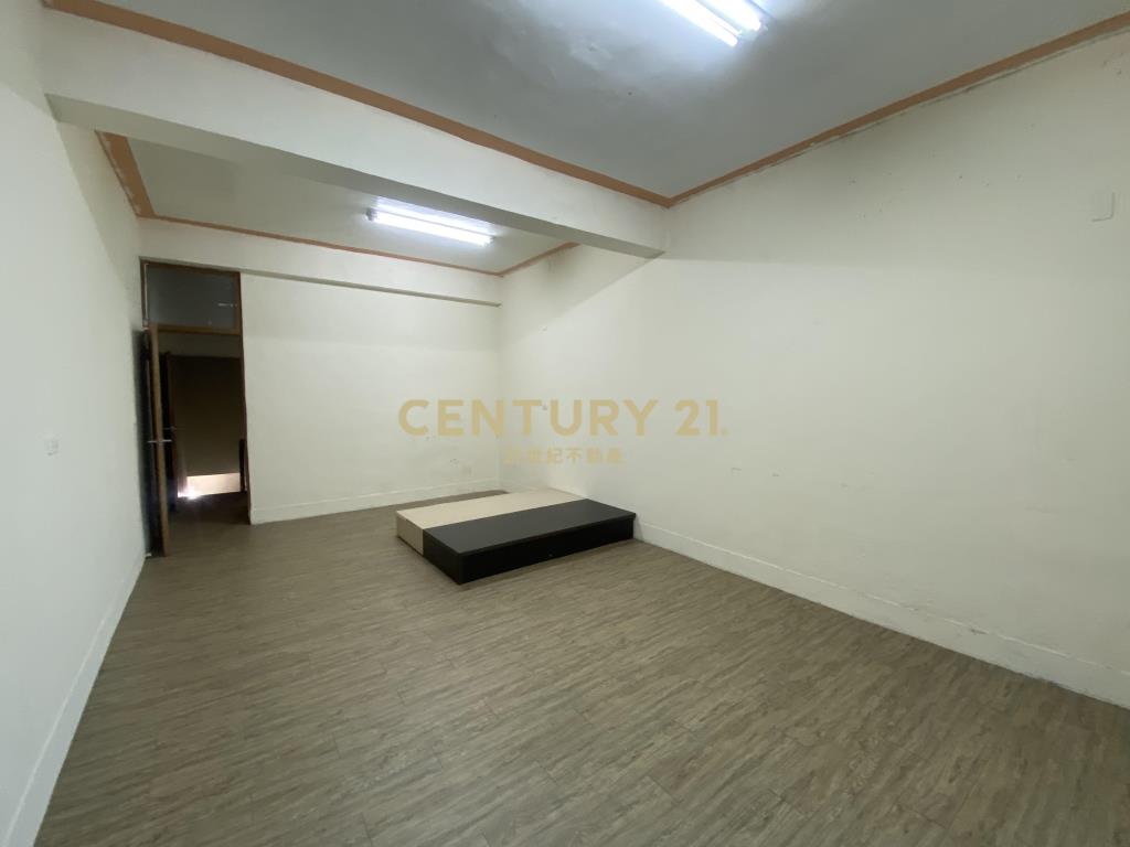 善化全聯旁5房店住