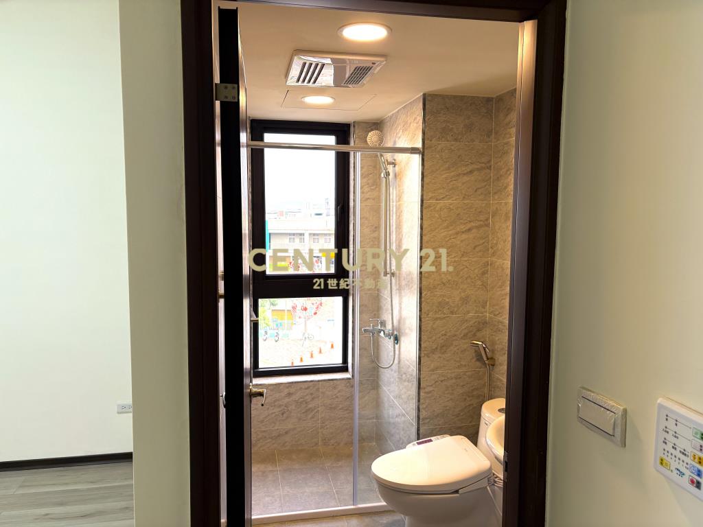 善化LM陽光四季全新挑高３房雙平車