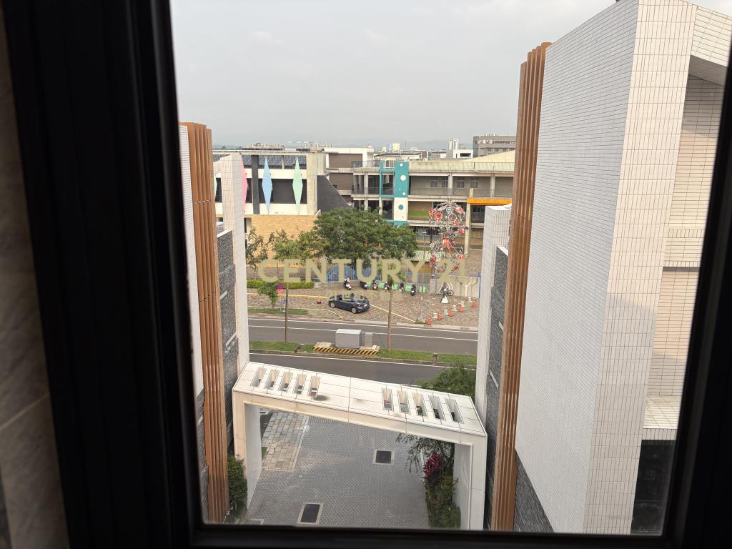 善化LM陽光四季全新挑高３房雙平車