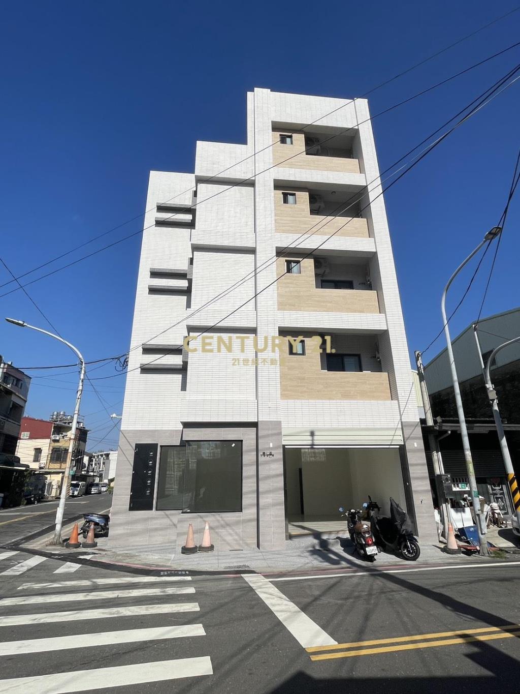 善化三民路全新三角窗店住