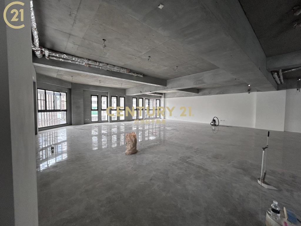 高雄華夏路✿賺錢金店面出租