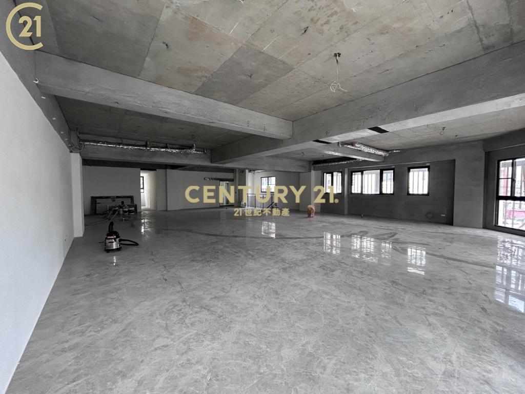 高雄華夏路✿賺錢金店面出租