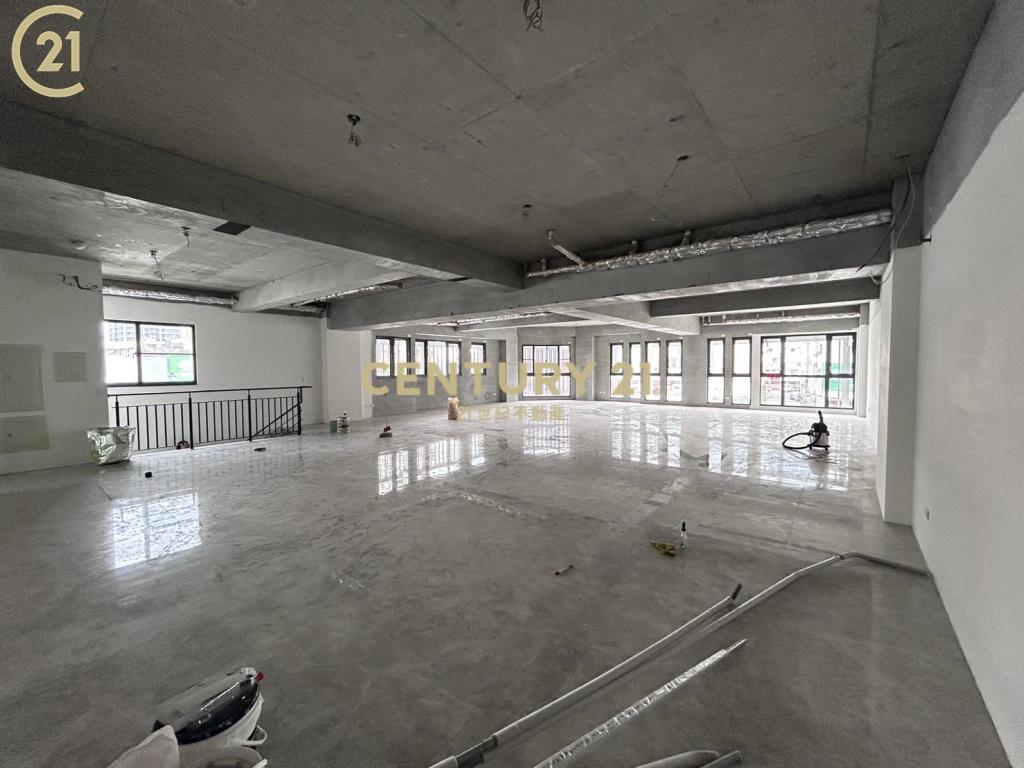 高雄華夏路✿賺錢金店面出租