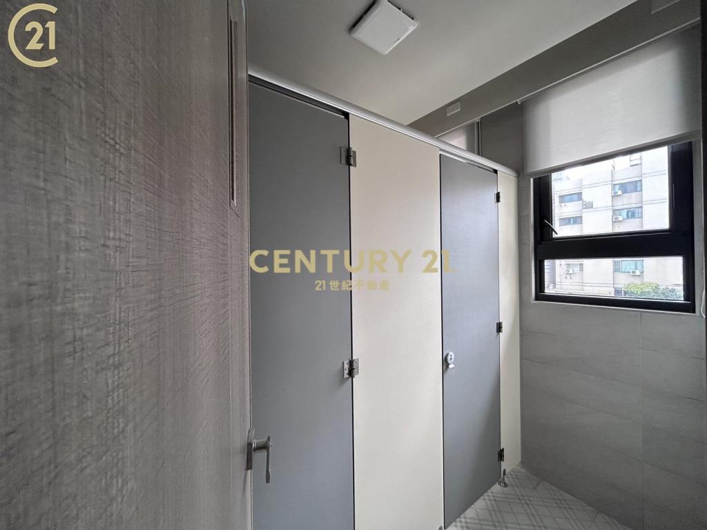 高雄華夏路✿賺錢金店面出租